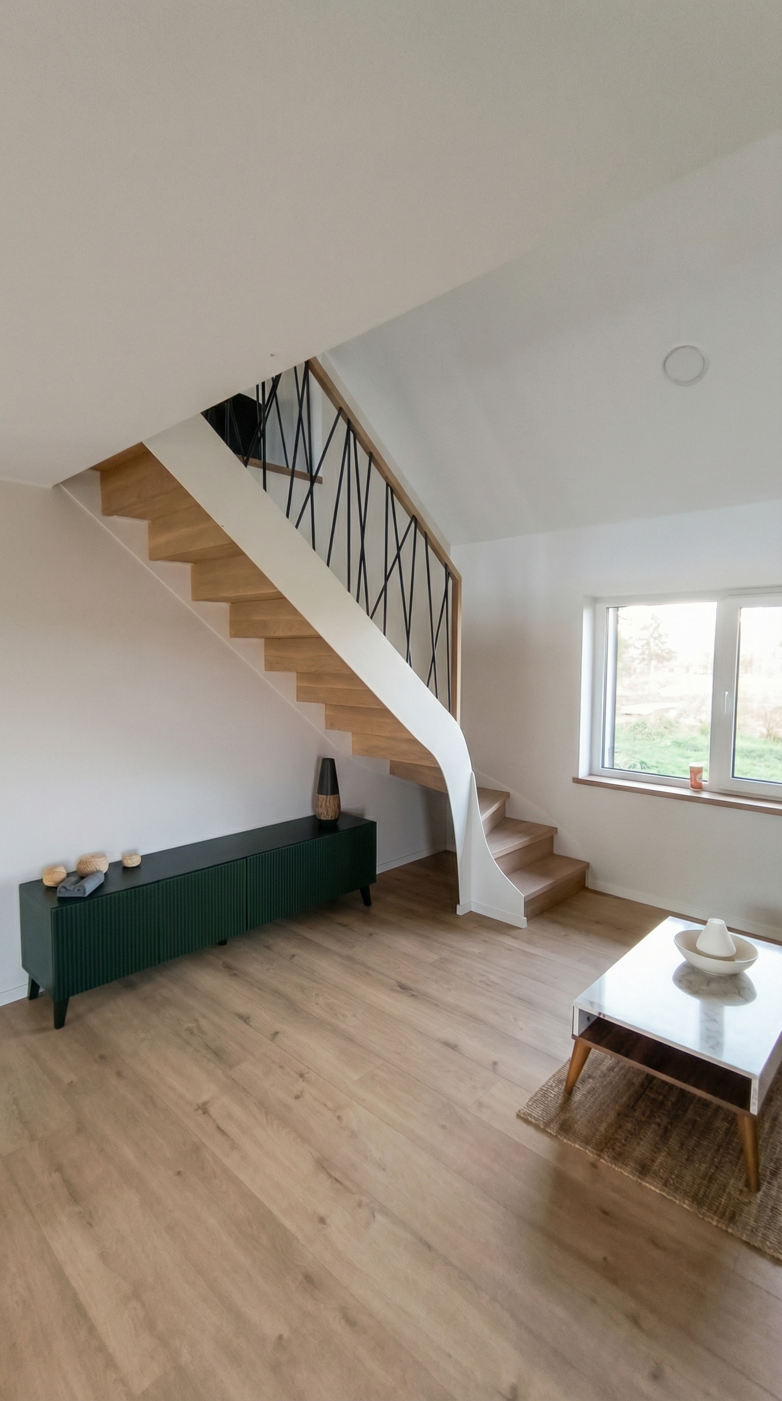 Balti modernūs laiptai