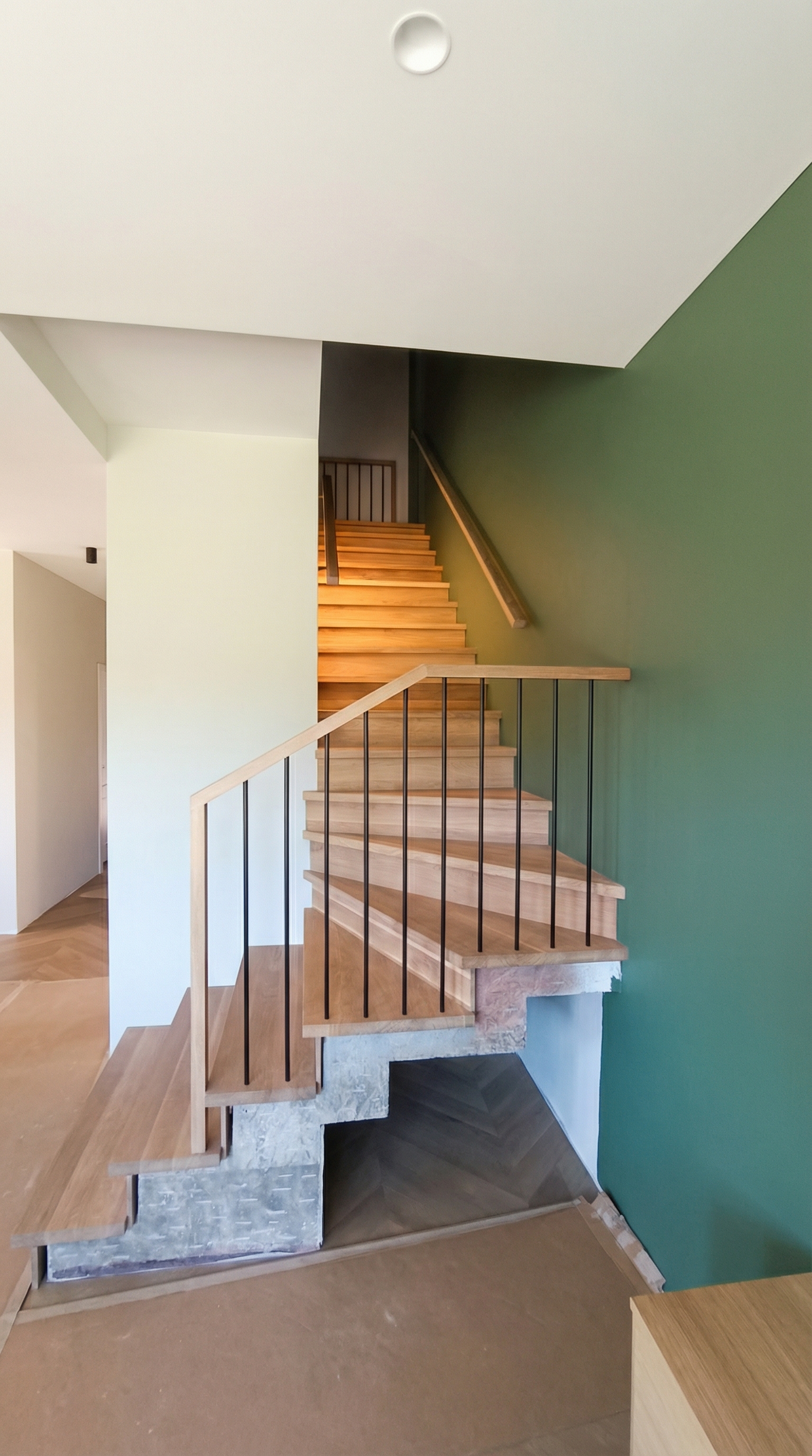 Balti modernūs laiptai