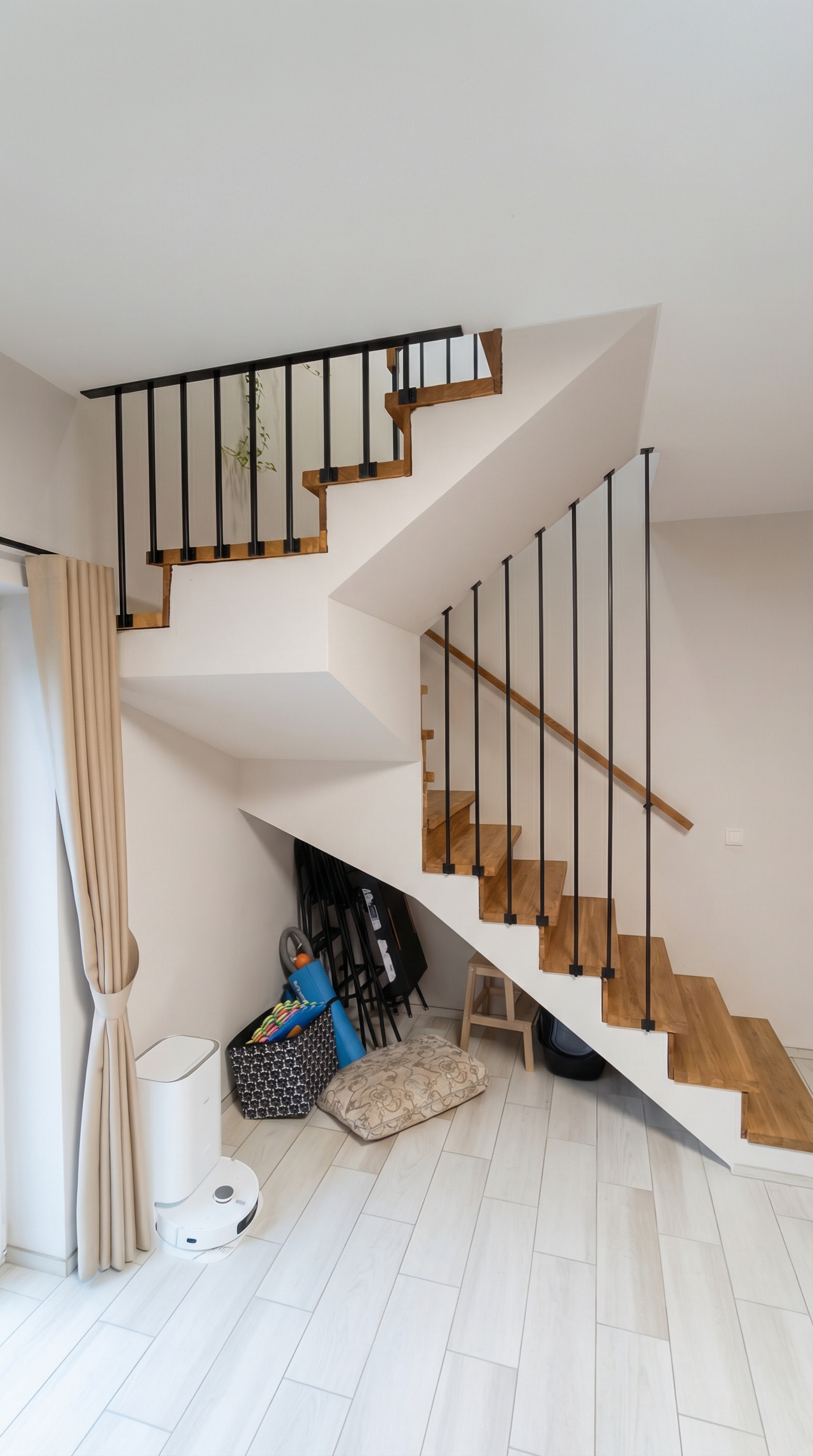 Balti modernūs laiptai